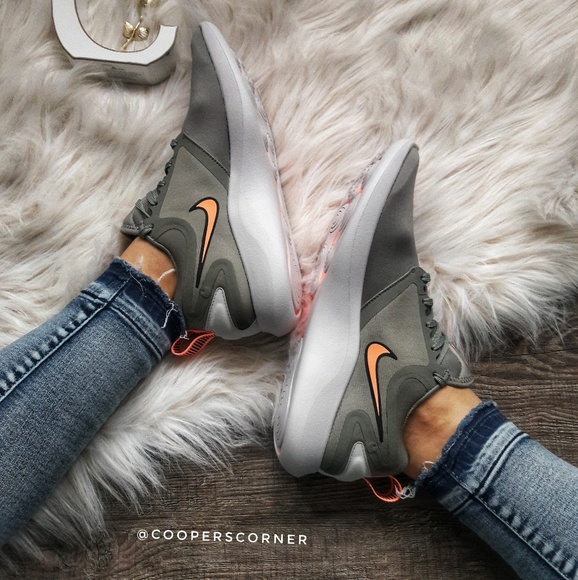 Nike Shoes - NEW Nike Lunarsolo